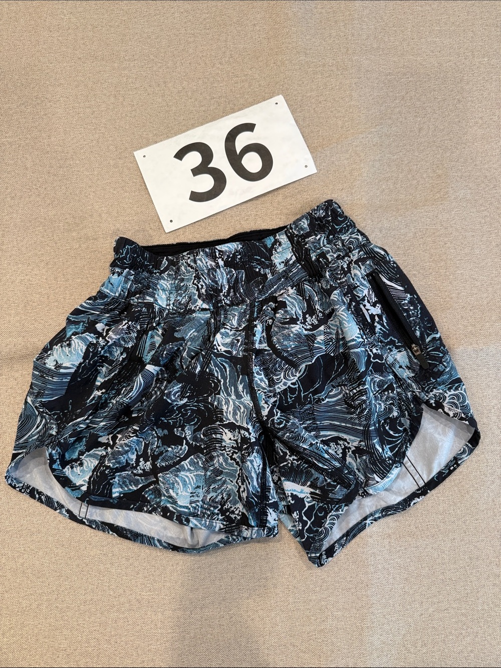 lululemon athletica Women's Black & Blue Marbled Tracker Run Shorts